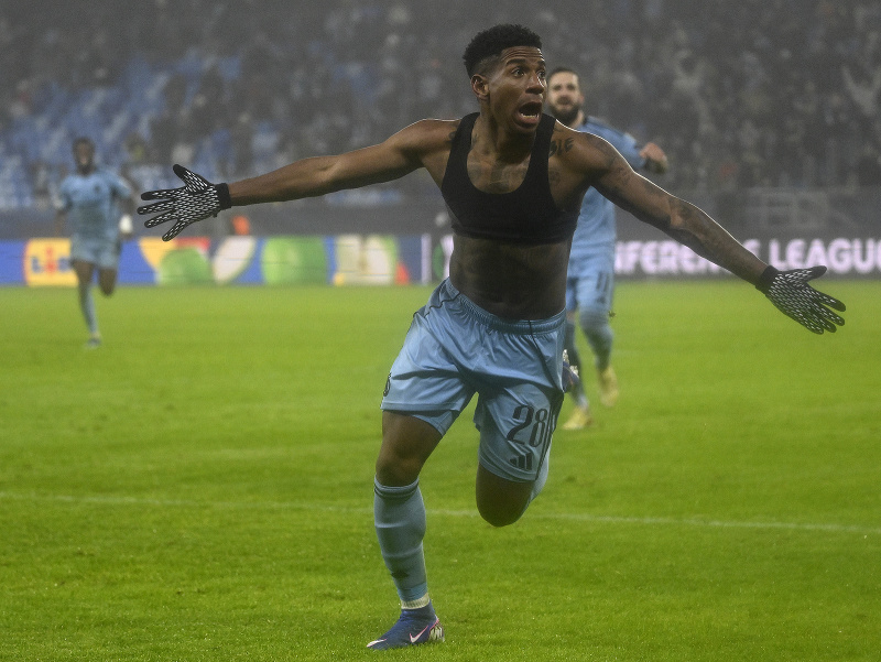 Obranca César Blackman z ŠK Slovan Bratislava