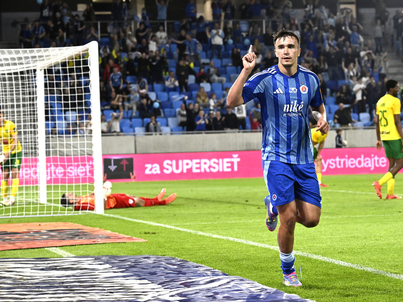 Na snímke David Strelec (Slovan) sa teší z gólu 
