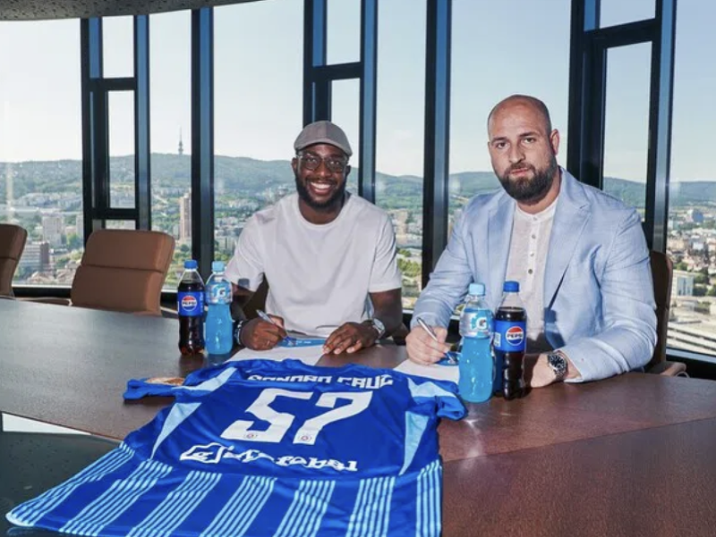 Na snímke Sandro Cruz a Ivan Kmotrík mladší