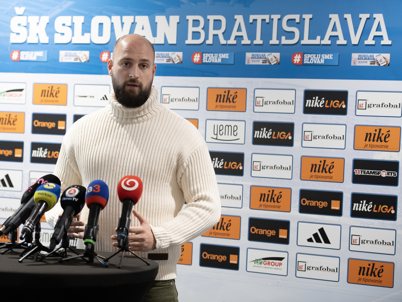 Na snímke generálny riaditeľ futbalového ŠK Slovan Bratislava Ivan Kmotrík mladší