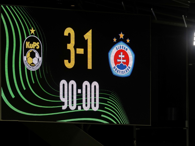Na snímke výsledková tabuľa po zápase 3. kola ligovej fázy Konferenčnej ligy KuPS Kuopio - ŠK Slovan Bratislava