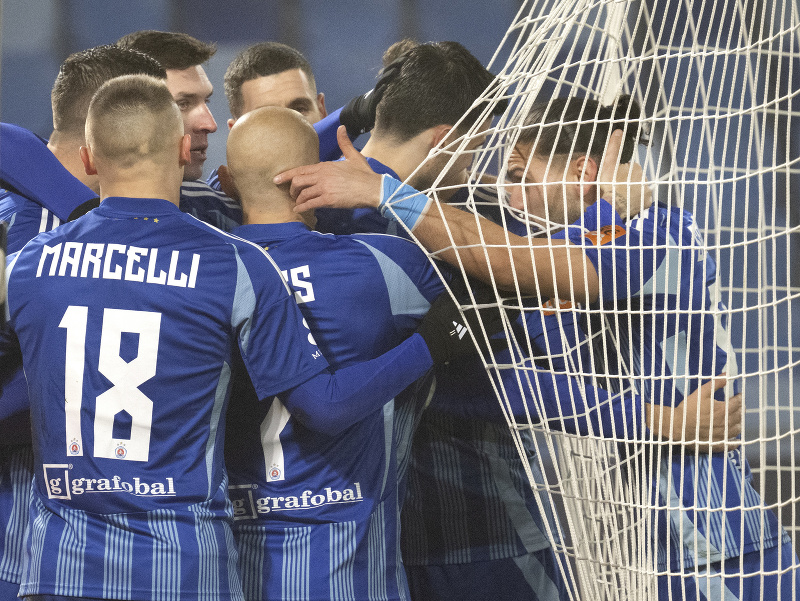 Na snímke gólová radosť futbalistov Slovana