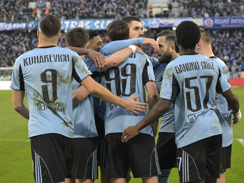 Radosť hráčov  z ŠK Slovan Bratislava po góle 