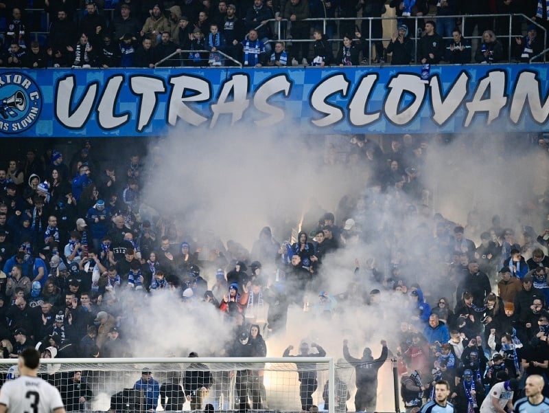 Na snímke fanúšikovia ŠK Slovan Bratislava
