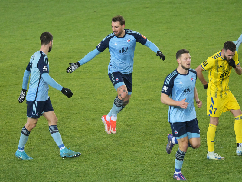 Gólová radosť hráčov Slovana po vyrovnávajúcom zásahu
