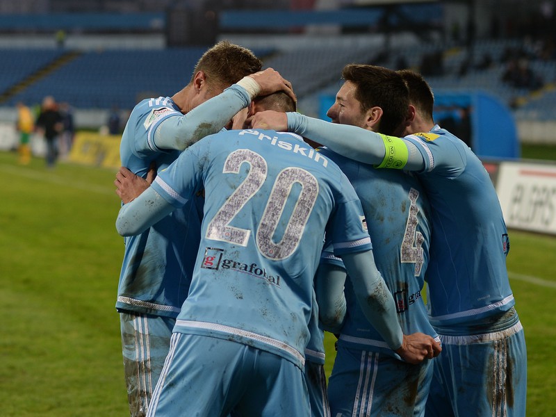 Hráči Slovana sa tešia z druhého gólu počas 19. kola jesennej časti Fortuna ligy