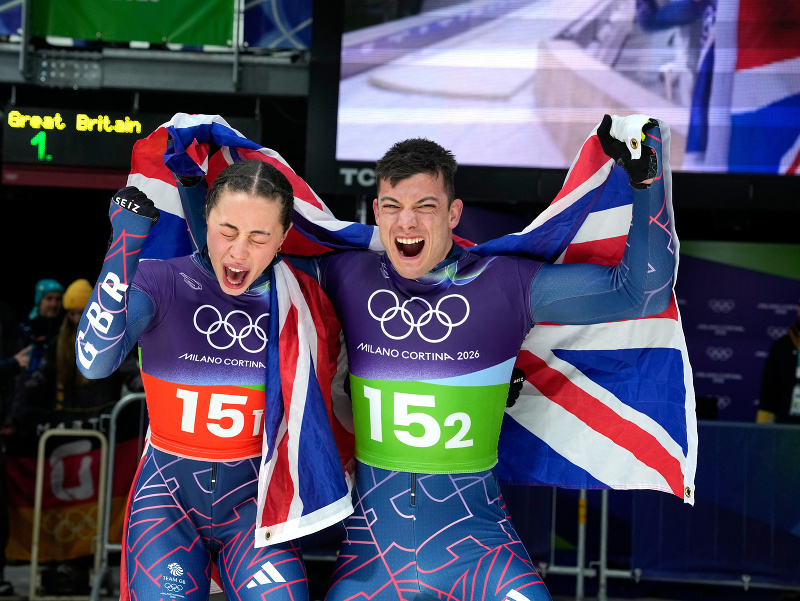 Britskí skeletonisti Matt Weston a Tabitha Stoeckerová získali zlato na ZOH 2026 v tímovej súťaži.
