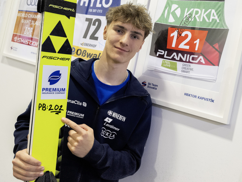 Na snímke slovenský reprezentant v skokoch na lyžiach Hektor Kapustík 