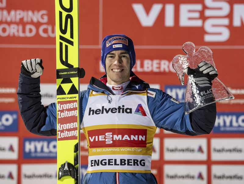 Rakúsky skokan na lyžiach Stefan Kraft sa stal víťazom nedeľňajšieho podujatia Svetového pohára v Engelbergu. 