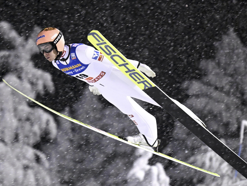 Rakúsky skokan na lyžiach Stefan Kraft triumfoval v individuálnej súťaži na mostíku HS142 v rámci Svetového pohára vo fínskom stredisku Ruka