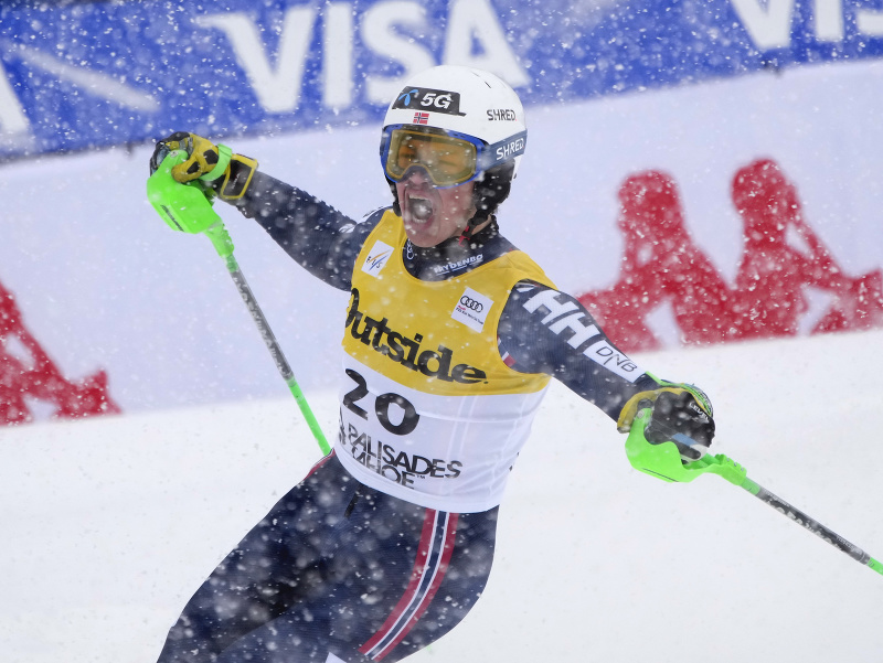 Alexander Steen Olsen oslavuje triumf v slalome Svetového pohára
