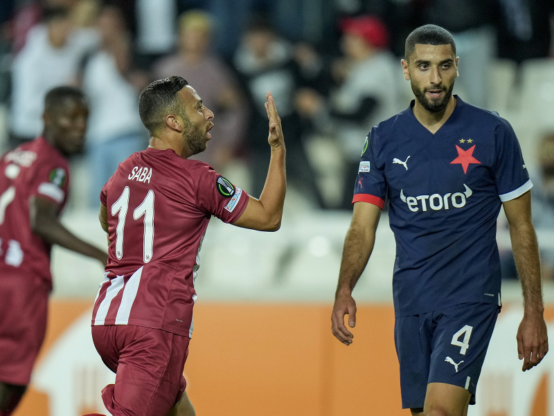 Hráč Sivassporu Diaa Sabia sa teší z gólu do siete Slavie