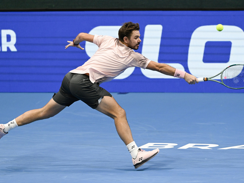 Na snímke švajčiarsky tenista Stan Wawrinka odvracia loptičku