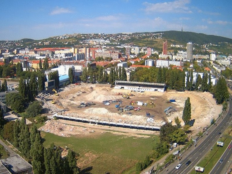 Záber na zdemolovaný štadión Slovana