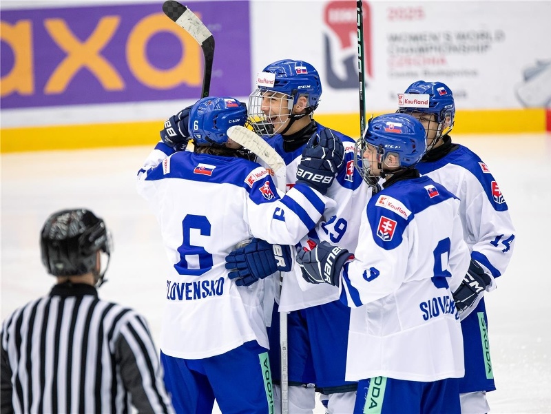 Na snímke hráči reprezentácie Slovenska do 16 rokov