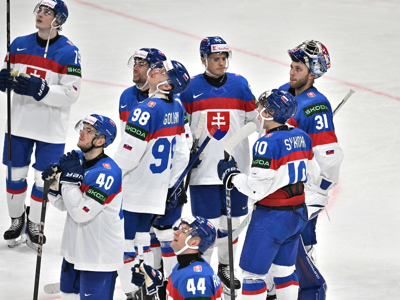 Slovenskí hokejoví reprezentanti po poslednom zápase na svetovom šampionáte