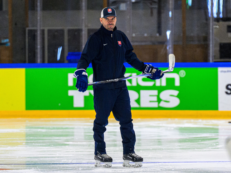 Na snímke asistent trénera slovenskej hokejovej reprezentácie Peter Frühauf počas tréningu na zápas základnej B-skupiny na 89. majstrovstvách sveta