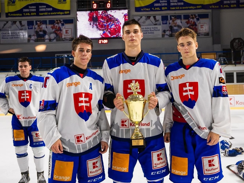 Slovenskí hokejoví reprezentanti do 18 rokov obsadili na 30. ročníku Hlinka Gretzky Cupu konečné druhé miesto