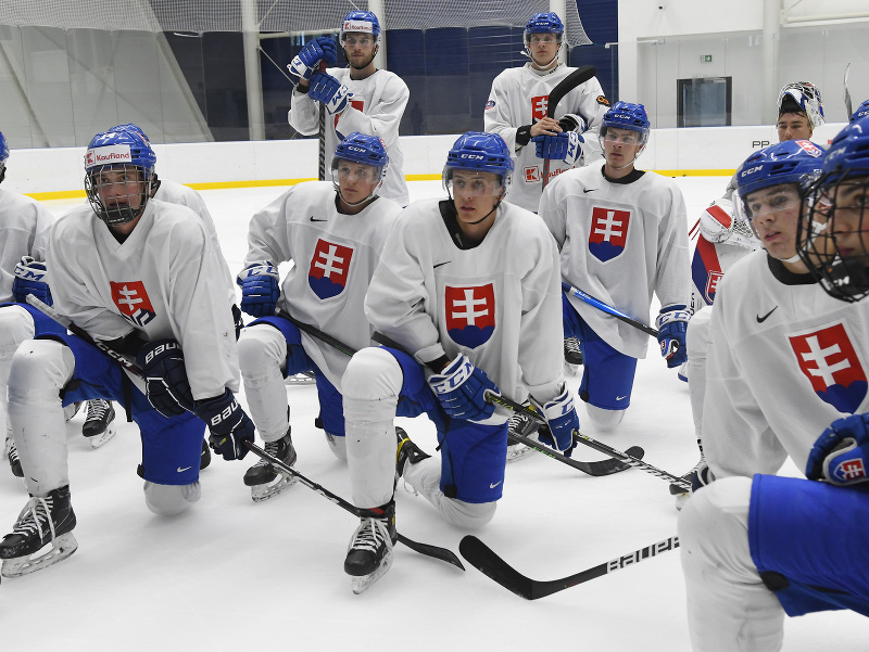 Slovenská hokejová reprezentácia do 20 rokov počas prípravy na MS
