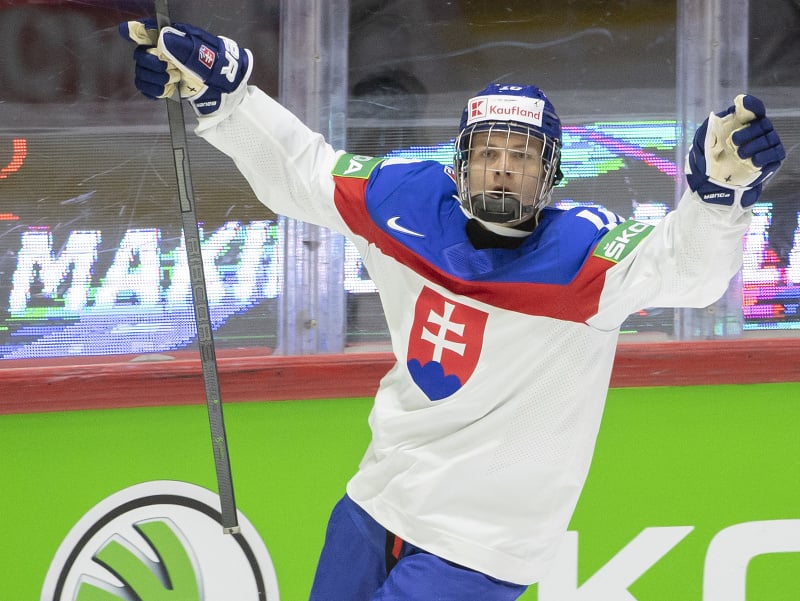 Slovenský hokejista Adam Sýkora sa raduje z gólu na MS v hokeji