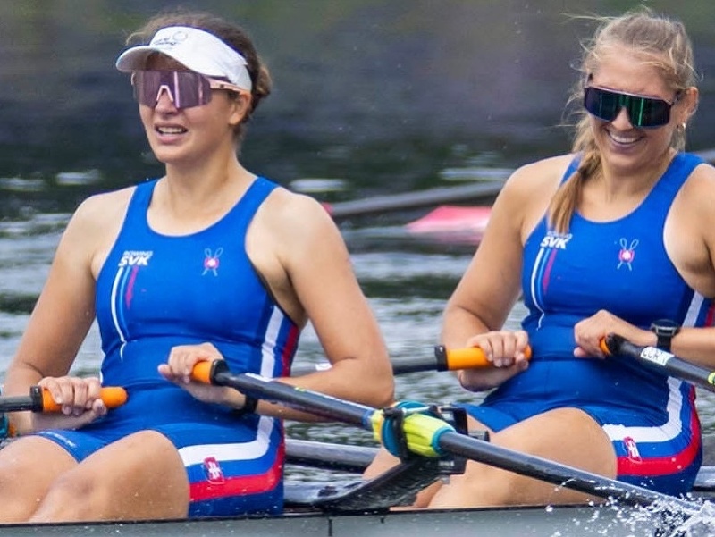 Veslárky Anna Kublová a Viktória Zruttová postúpili do semifinále v dvojskife