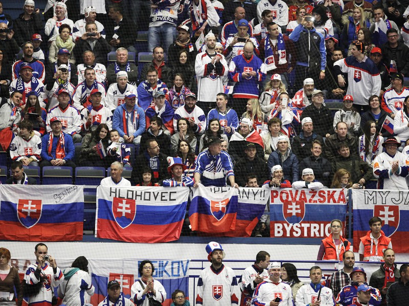 Slovenskí fanúšikovia pred zápasom Slovensko - Dánsko