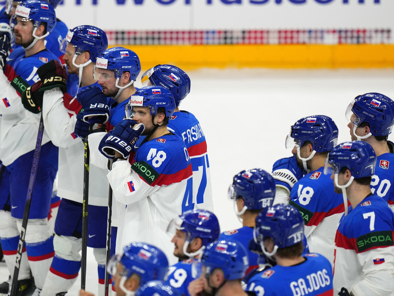 Hokejisti Slovenska po prehre s Kanadou