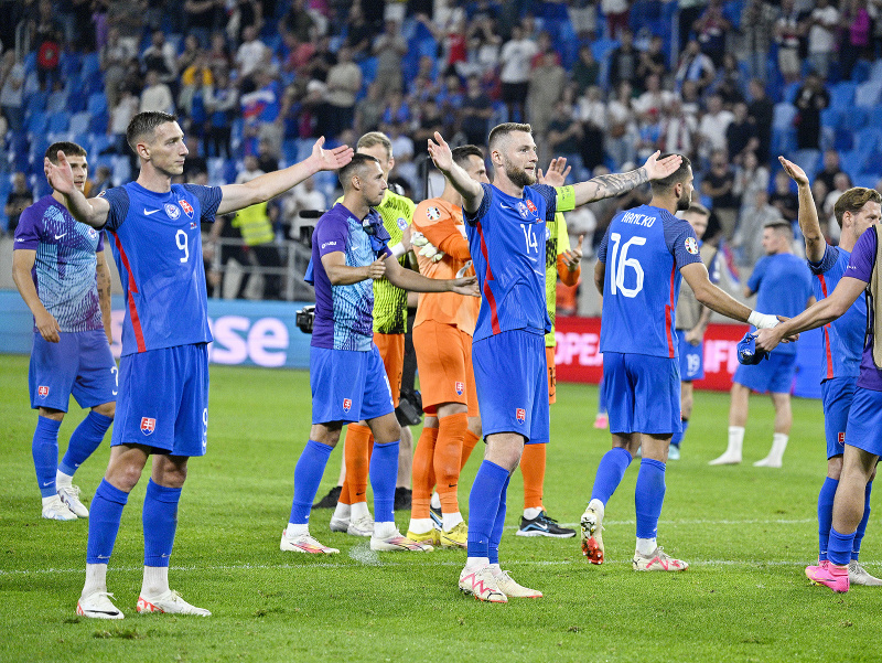 Slovenskí futbalisti oslavujú víťazstvo nad Lichtenštajnskom