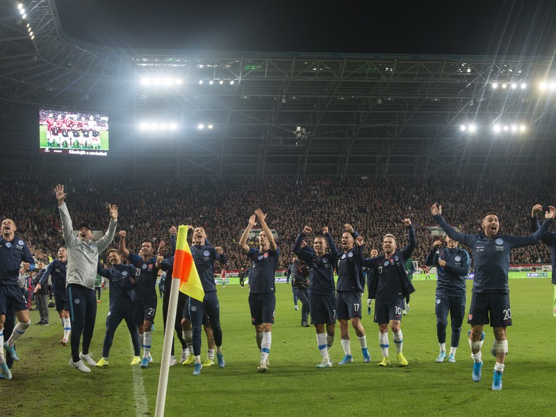 Na snímke radosť slovenských futbalistov po víťazstve