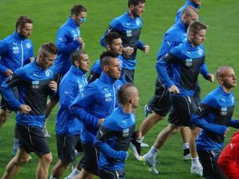 Na snímke hráči slovenskej futbalovej reprezentácie počas tréningu pred zápasom medzi Slovenskom a Luxemburskom v Žiline