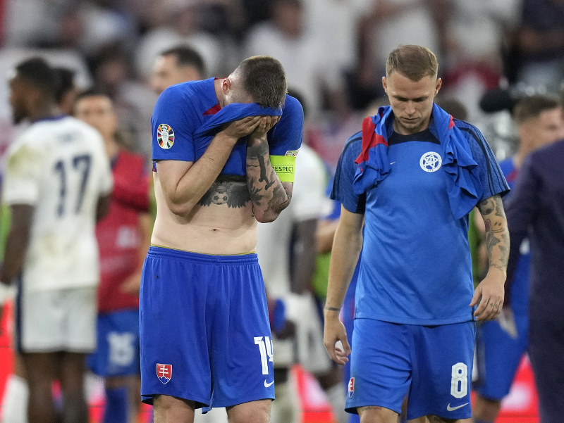 Milan Škriniar a Ondrej Duda so slzami v očiach opúšťajú trávnik