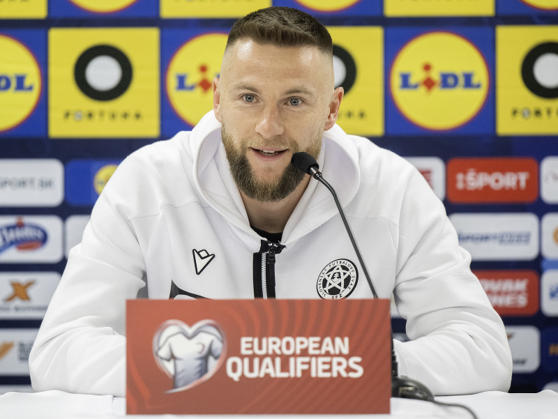Kapitán tímu slovenskej futbalovej reprezentácie Milan Škriniar počas tlačovej konferencie