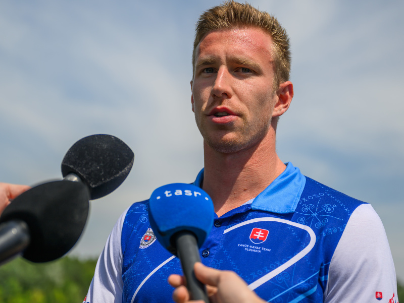 Rýchlostný kanoista Samuel Baláž počas tlačového brífingu po návrate z majstrovstiev Európy 