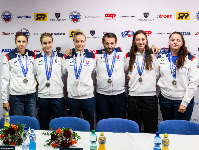 Tlačová konferencia po návrate slovenských tenistiek po finále Pohára Billie-Jean Kingovej 