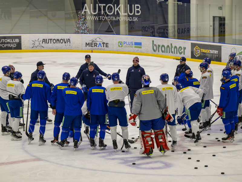 Slovenský hokejový reprezentačný tím mužov počas tréningu na zraze slovenskej hokejovej reprezentácie pred blížiacim sa Vianočným Kaufland Cupom v Poprade
