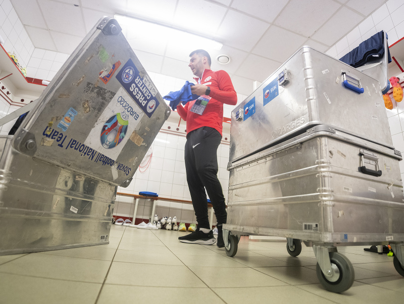Na snímke kustód slovenskej futbalovej reprezentácie Marek Košáň