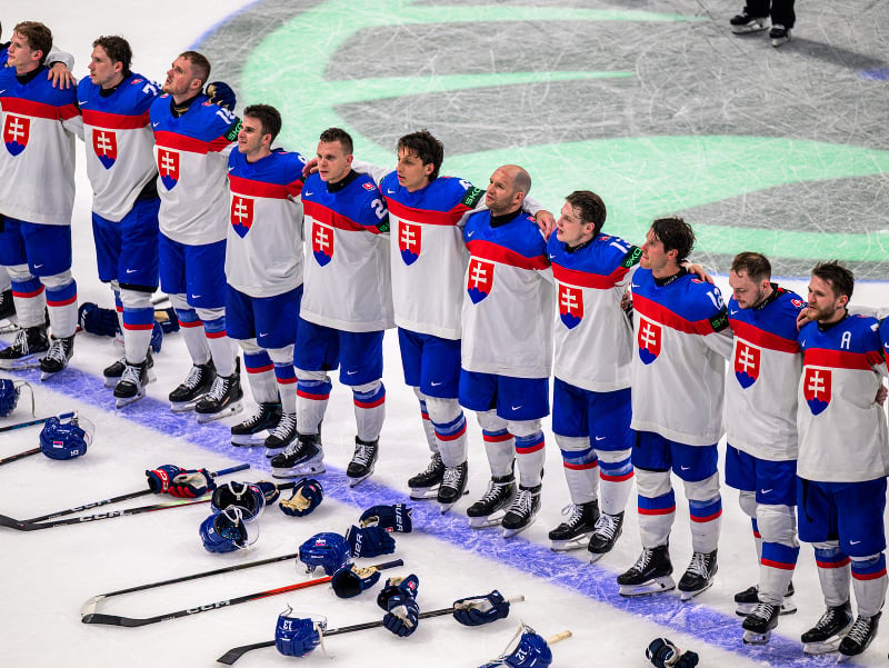 Slovenskí hráči sa držia okolo pliec