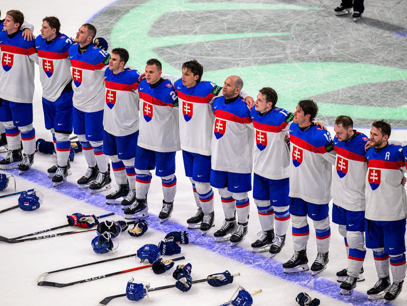 Slovenskí hráči sa držia okolo pliec