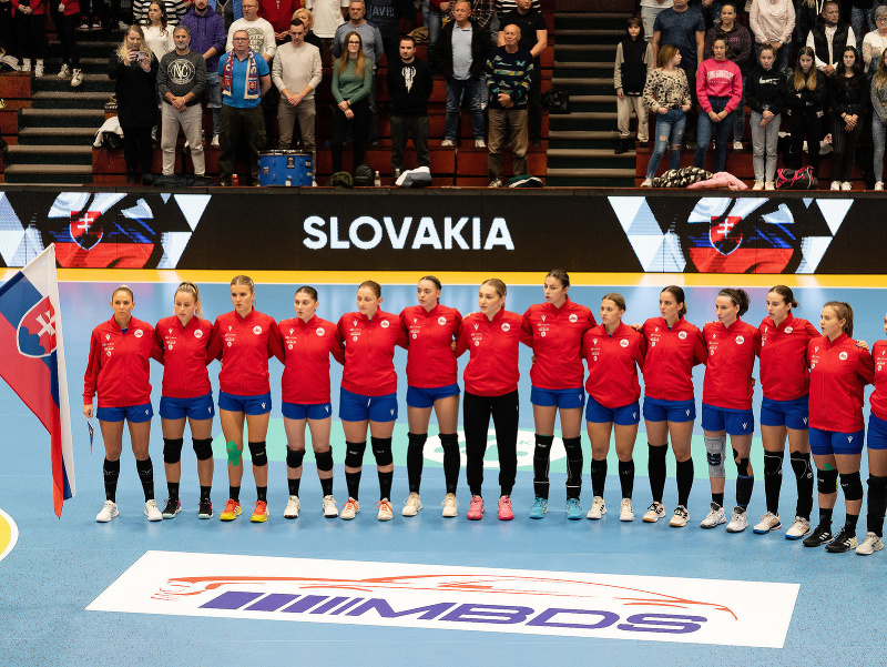 Na snímke hádzanárky Slovenska pred zápasom