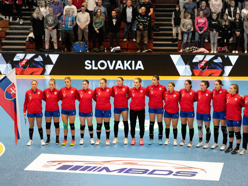 Na snímke hádzanárky Slovenska pred zápasom