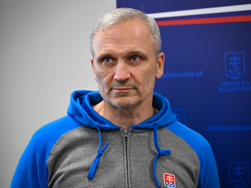Tréner ženskej hokejovej reprezentácie Slovenska Miroslav Mosnár 