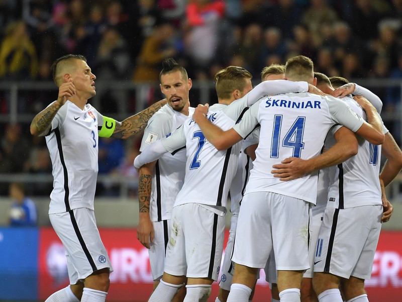 Slovenská reprezentácia oslavuje gól