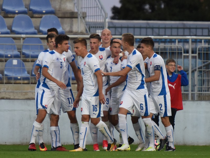 Radosť hráčov Slovenska po strelení gólu