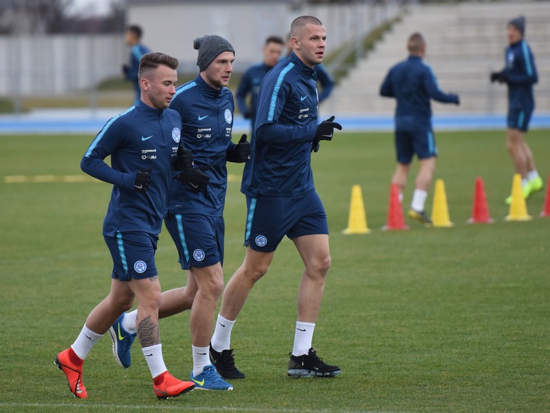 Zľava Albert Rusnák, Milan Škriniar a Denis Vavro počas tréningu