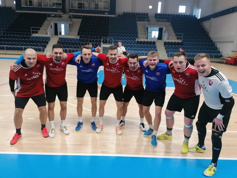 Slovenskí futsalisti počas tréningu