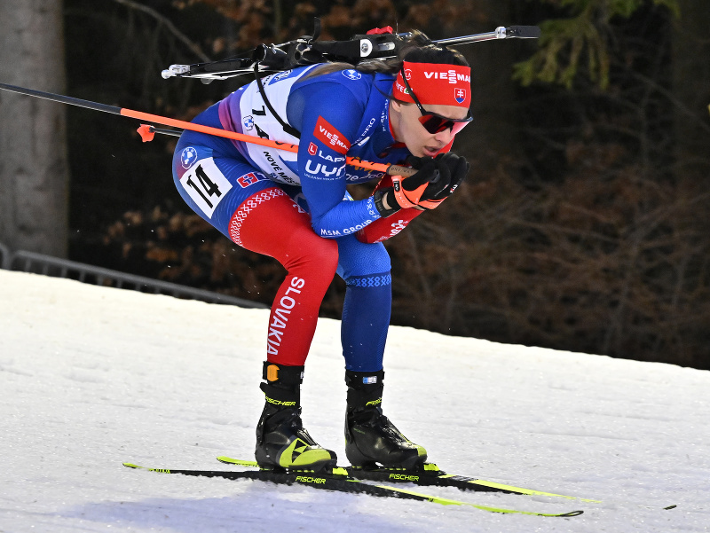 Slovenská biatlonistka Mária Remeňová na trati štafety žien 