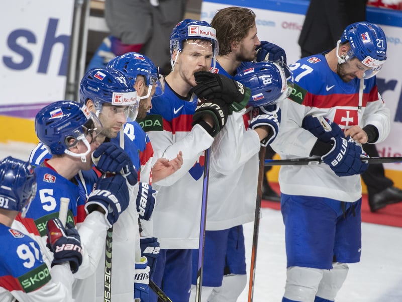 Slovenskí hokejisti po prehre 2:4 v zápase proti Švajčiarsku
