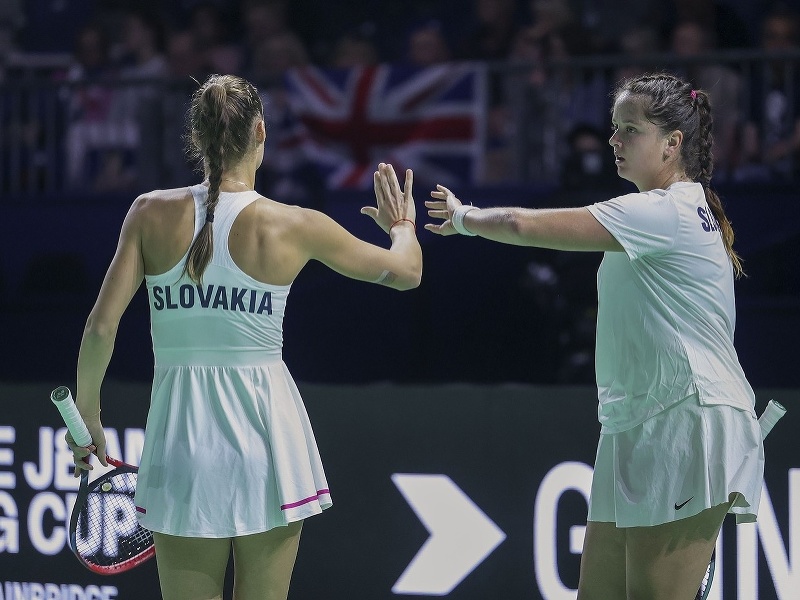 Slovenský deblový pár Tereza Mihalíková a Viktória Hrunčáková