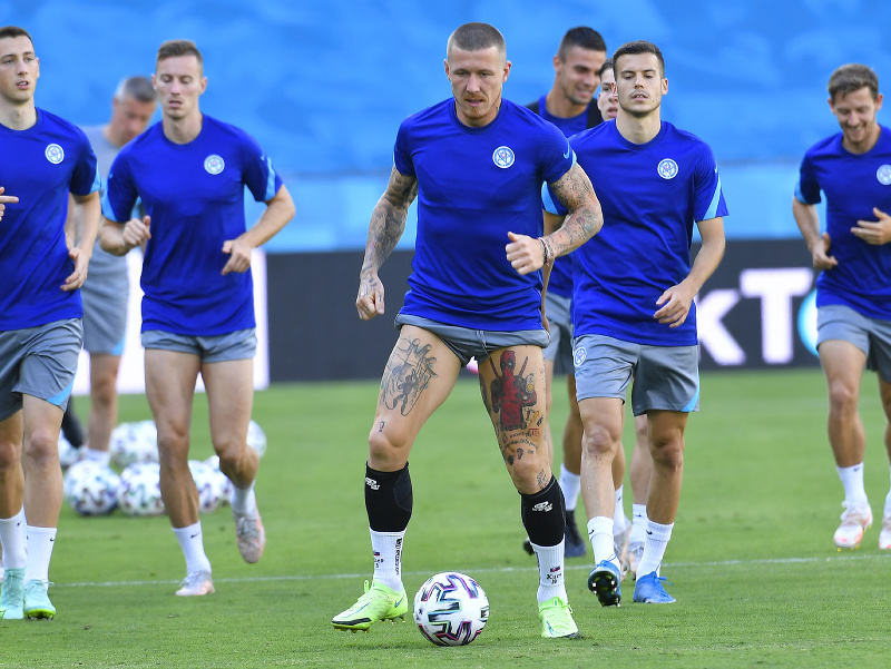 Uprostred Juraj Kucka a slovenskí futbaloví reprezentanti 