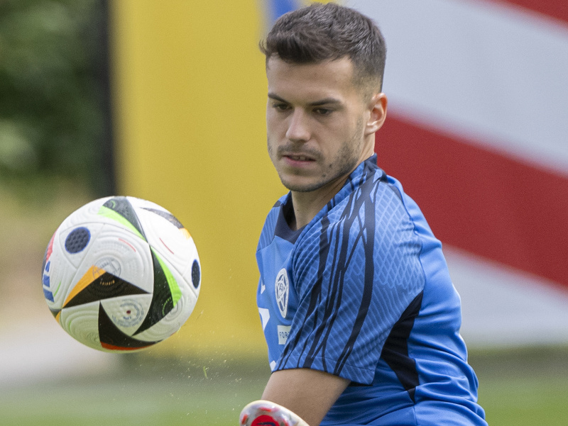 László Bénes počas oficiálneho tréningu slovenskej futbalovej reprezentácie na EURO 2024